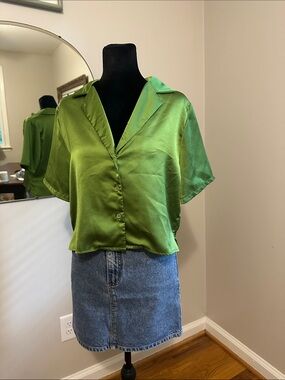 Glamorous Olive Short-Sleeve Button Crop Blouse